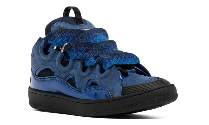 Azul com detalhes em strass