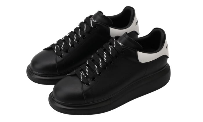 Cauda preta e branca