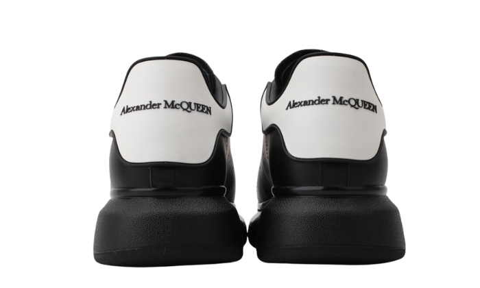 Cauda preta e branca