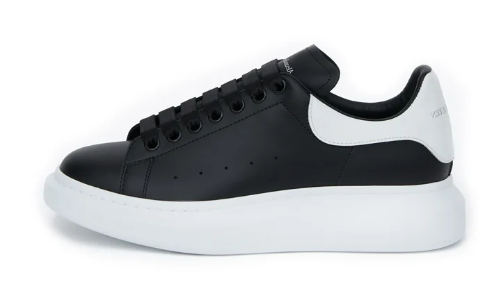 OVERSIZED WHITE BLACK