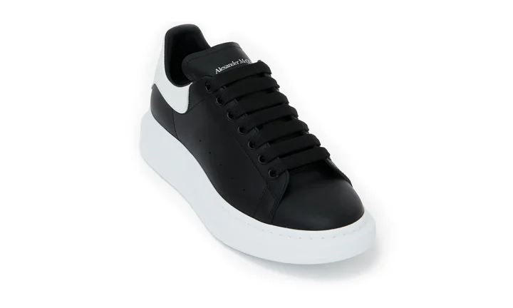 OVERSIZED WHITE BLACK