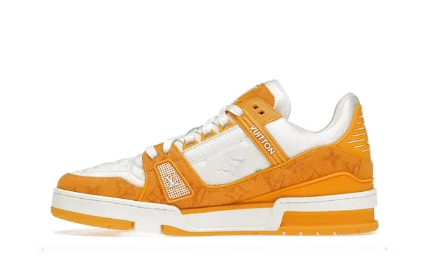 Monograma amarelo em ganga branca