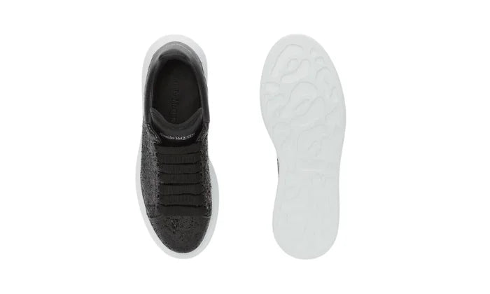 Ténis de mulher oversized com glitter na cor preta.